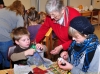 Greizer Kinder haben beim Basteln Zeit der Gemeinschaft