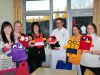 Verein »Viel Farbe im Grau« übergibt 200 Wichtelmonster an Greizer Kinderklinik