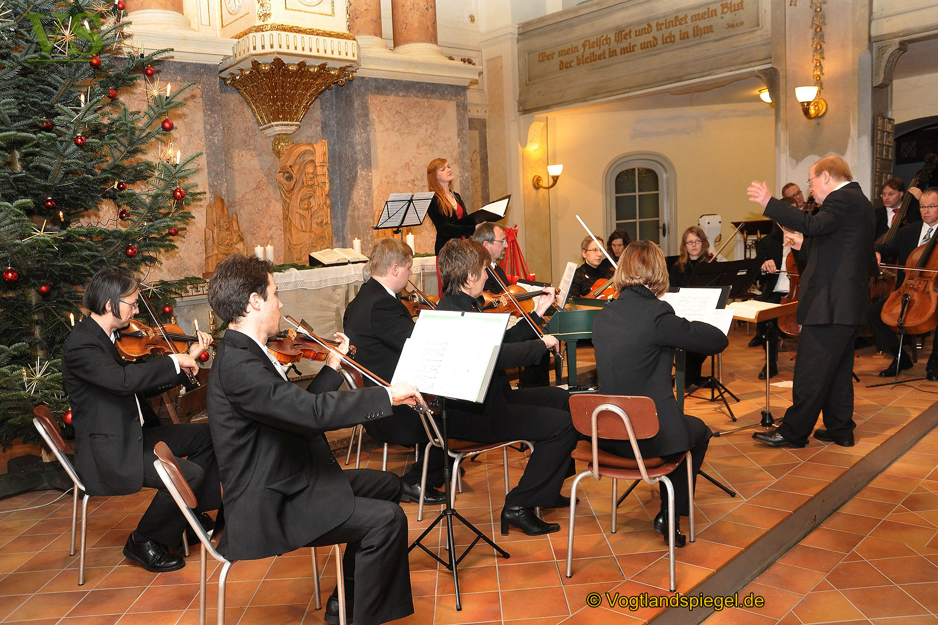 Greizer Collegium musicum erfreut mit traditionellem Weihnachtskonzert 160 Menschen in der Greizer Stadtkirche