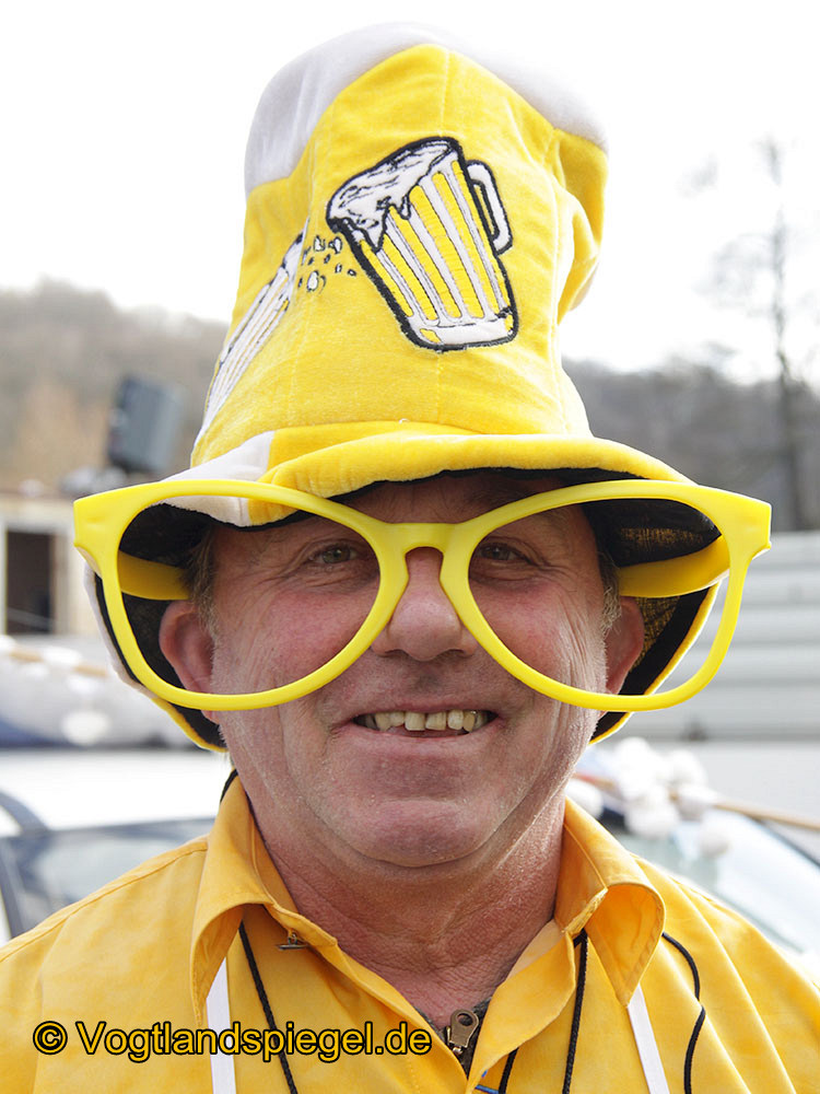 Achtzehn Vereine präsentieren sich beim 16. Rosenmontagsumzug durch Greiz