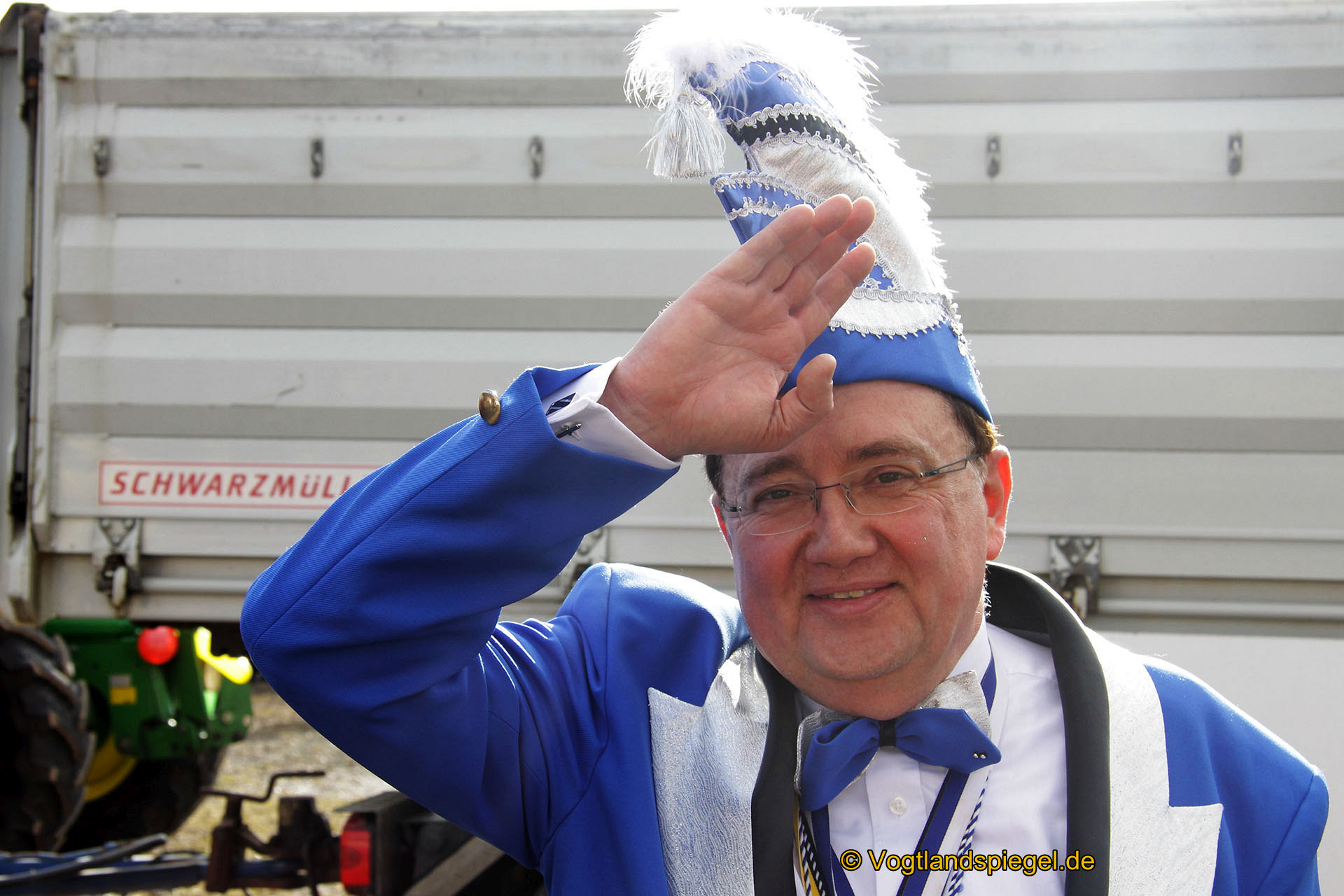 Achtzehn Vereine präsentieren sich beim 16. Rosenmontagsumzug durch Greiz