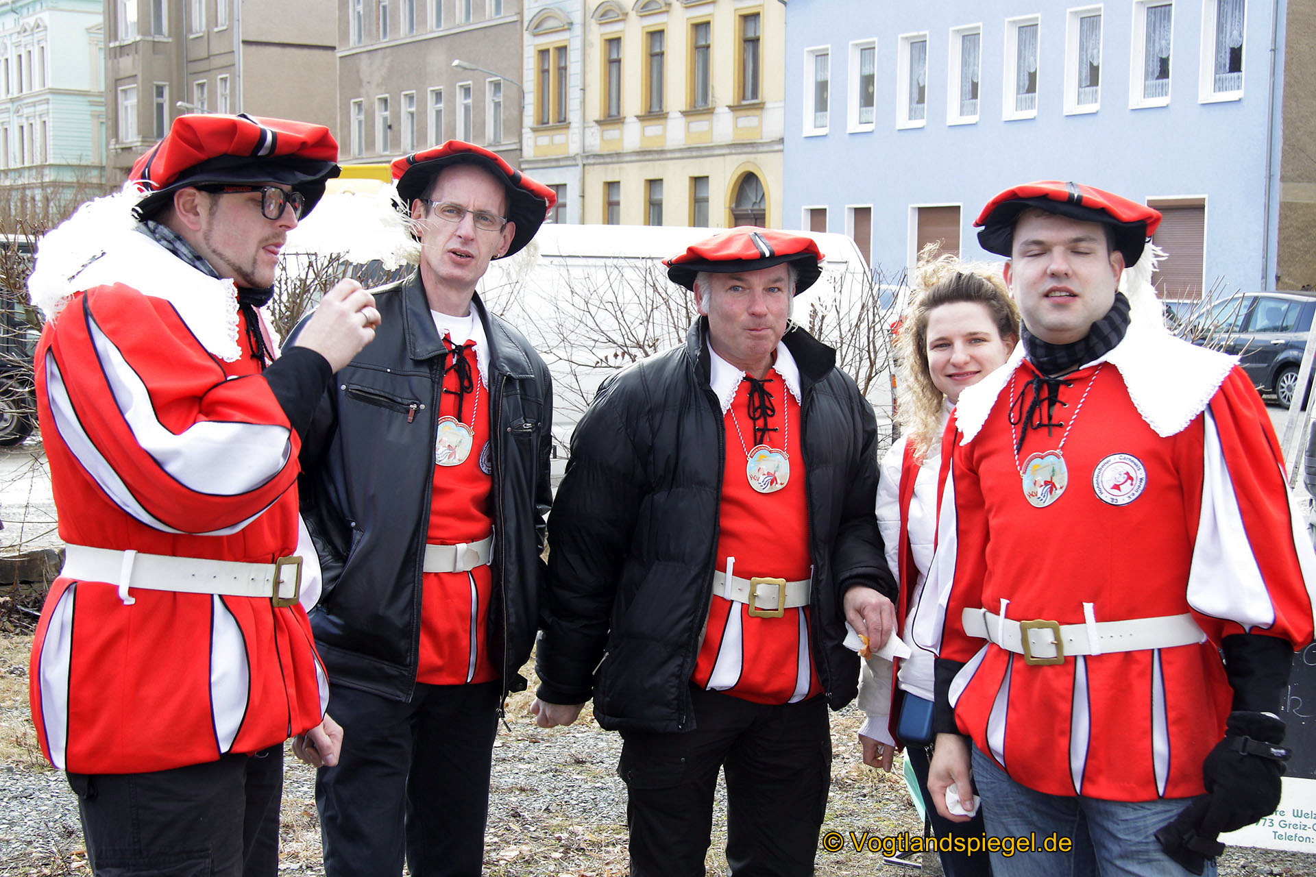 Achtzehn Vereine präsentieren sich beim 16. Rosenmontagsumzug durch Greiz
