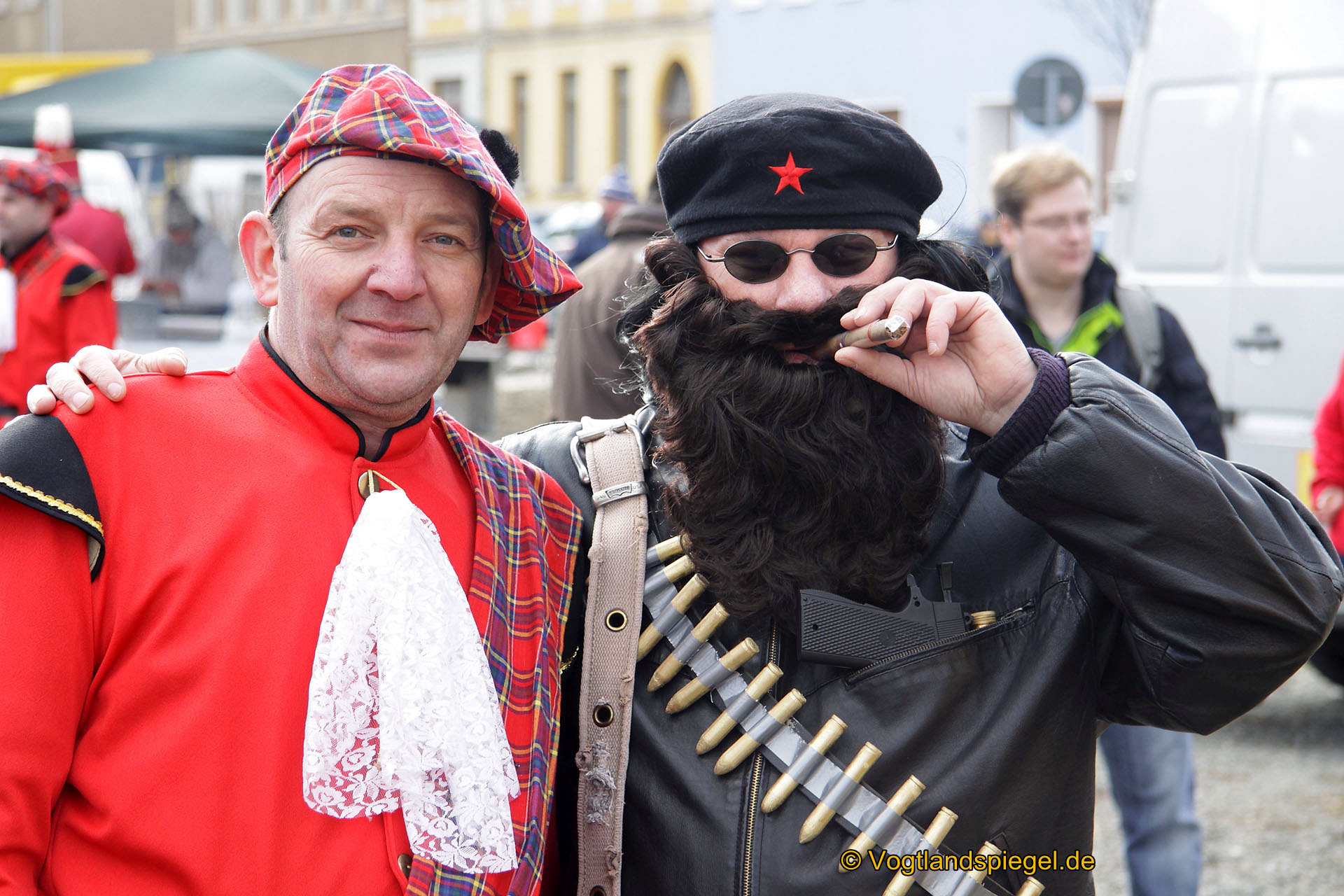 Achtzehn Vereine präsentieren sich beim 16. Rosenmontagsumzug durch Greiz