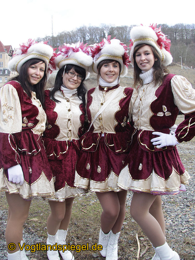 Achtzehn Vereine präsentieren sich beim 16. Rosenmontagsumzug durch Greiz
