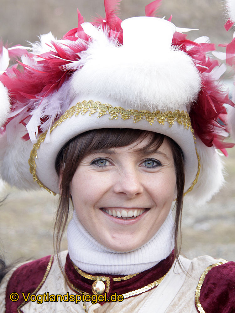 Achtzehn Vereine präsentieren sich beim 16. Rosenmontagsumzug durch Greiz