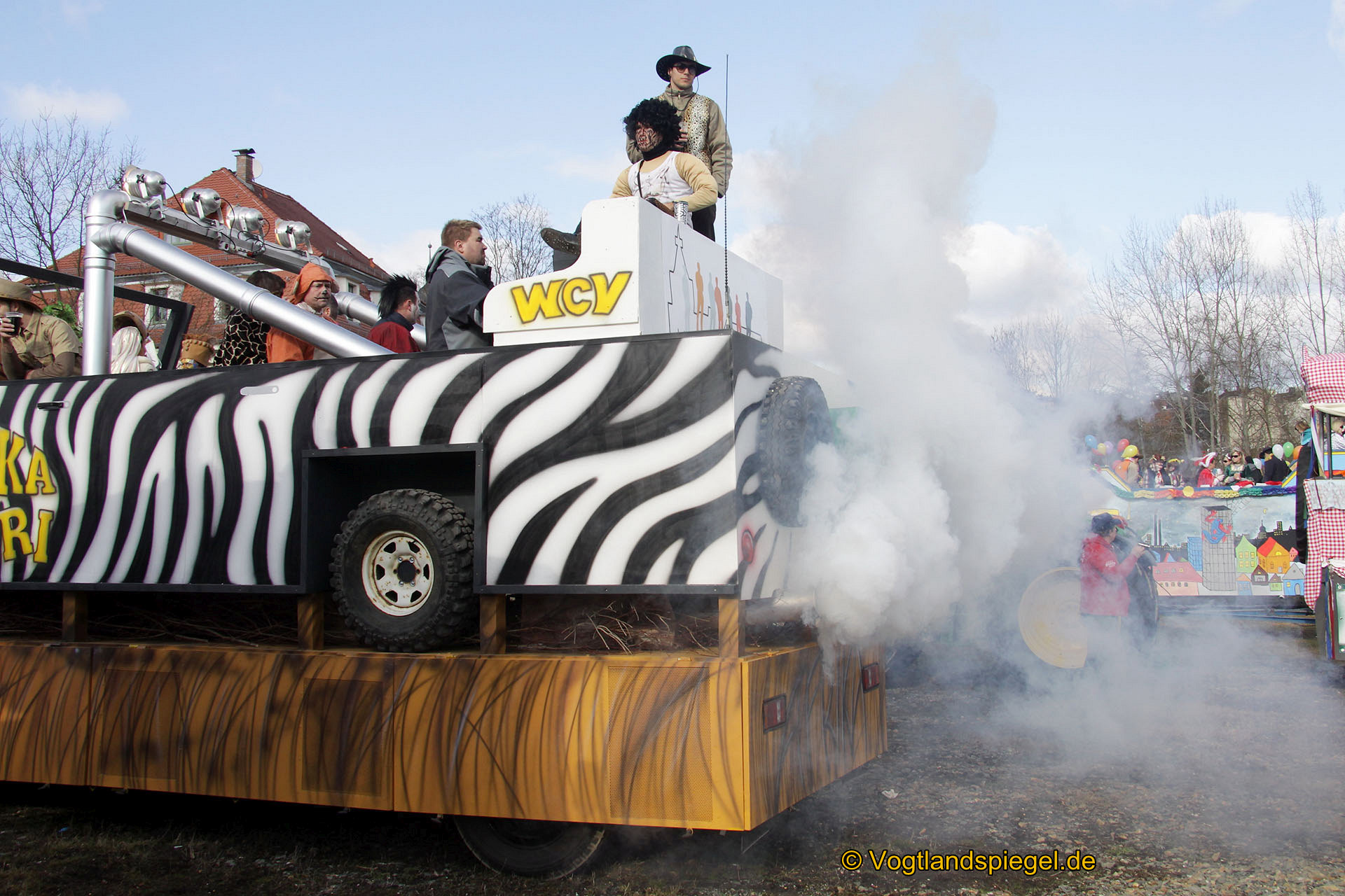 Achtzehn Vereine präsentieren sich beim 16. Rosenmontagsumzug durch Greiz