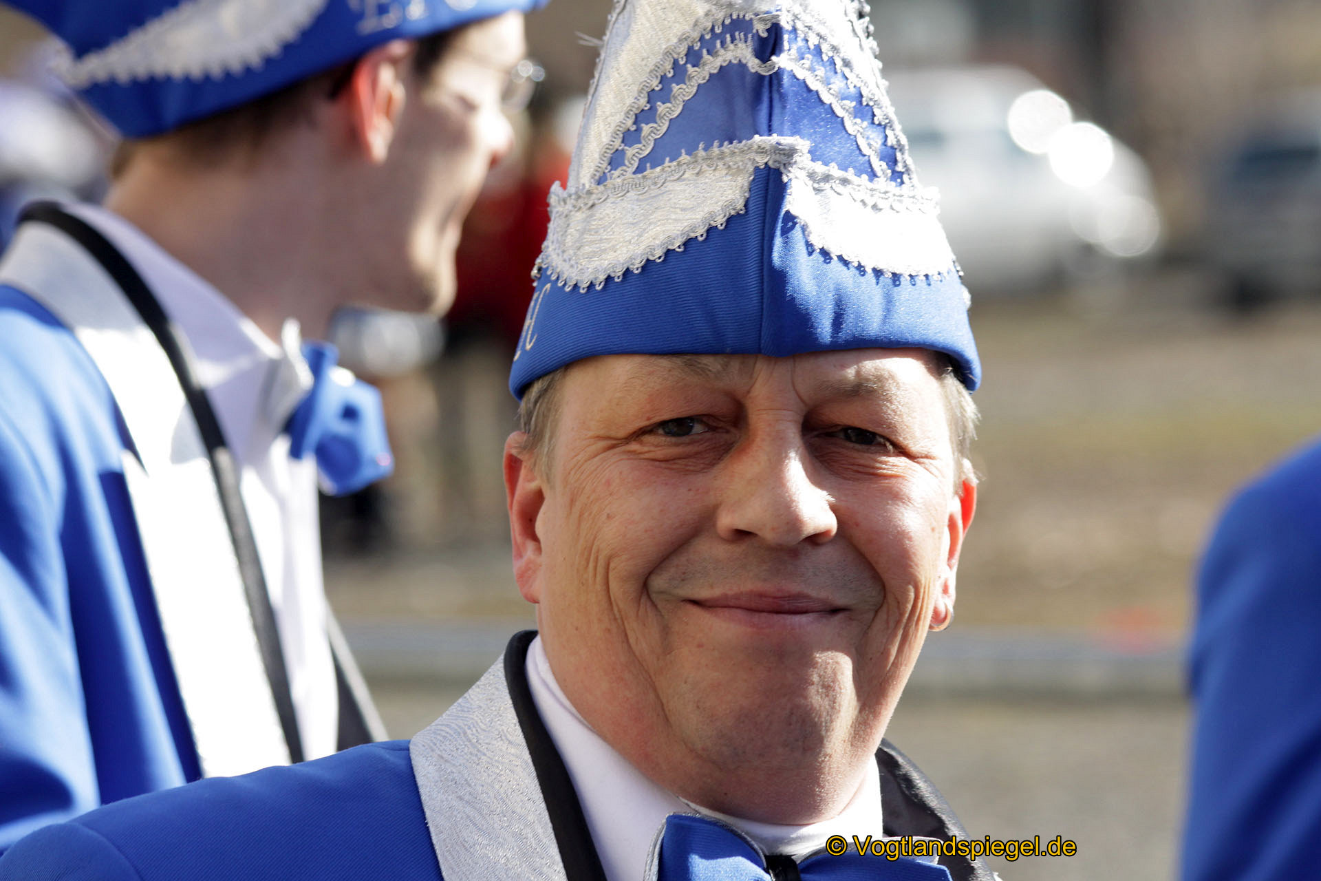 Achtzehn Vereine präsentieren sich beim 16. Rosenmontagsumzug durch Greiz