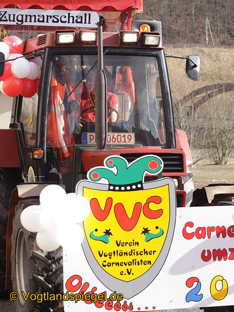 Achtzehn Vereine präsentieren sich beim 16. Rosenmontagsumzug durch Greiz