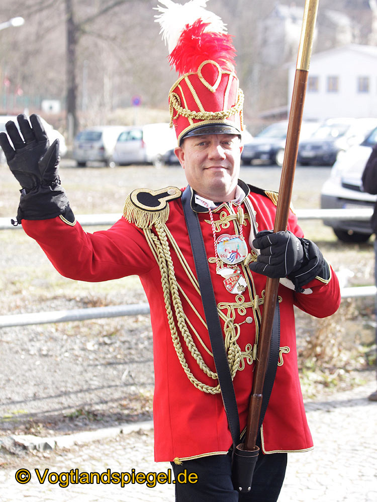 Achtzehn Vereine präsentieren sich beim 16. Rosenmontagsumzug durch Greiz