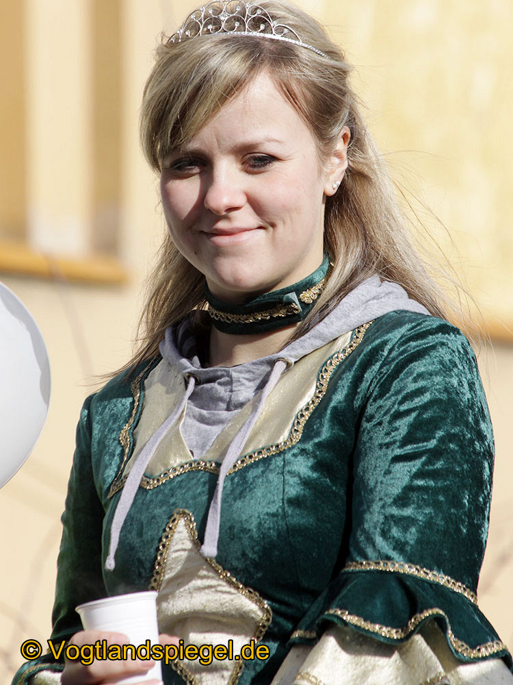 Achtzehn Vereine präsentieren sich beim 16. Rosenmontagsumzug durch Greiz