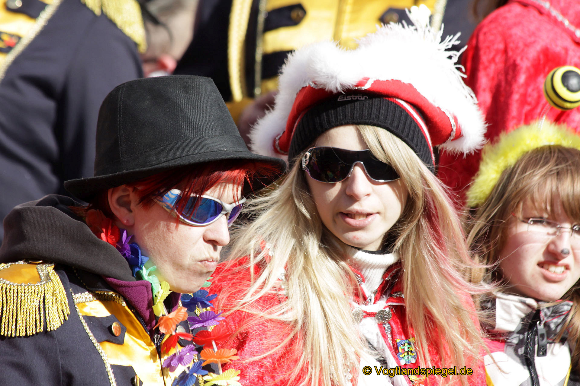 Achtzehn Vereine präsentieren sich beim 16. Rosenmontagsumzug durch Greiz