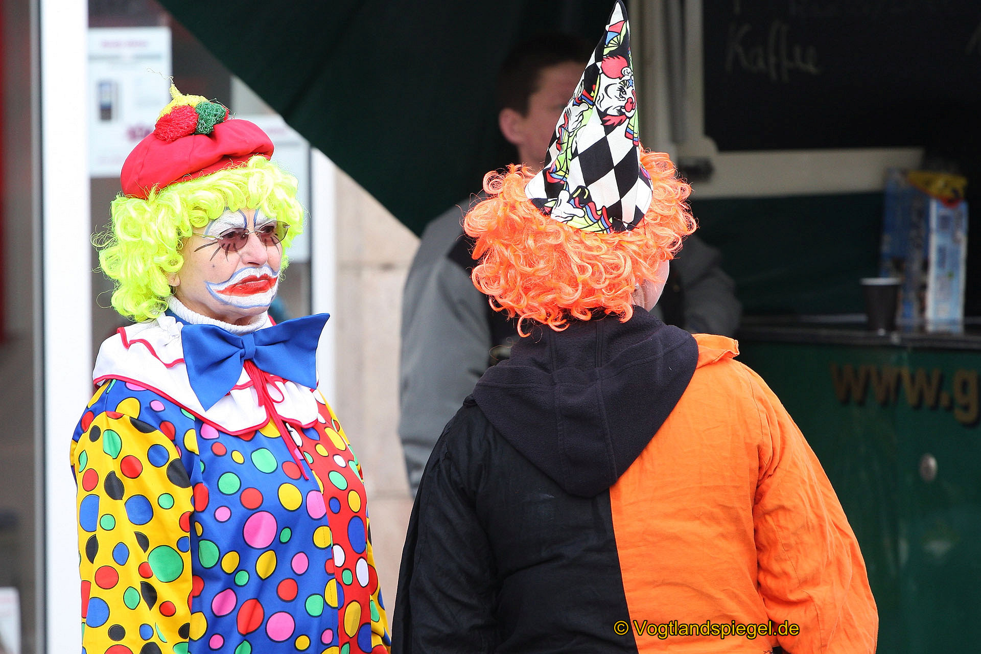 Achtzehn Vereine präsentieren sich beim 16. Rosenmontagsumzug durch Greiz