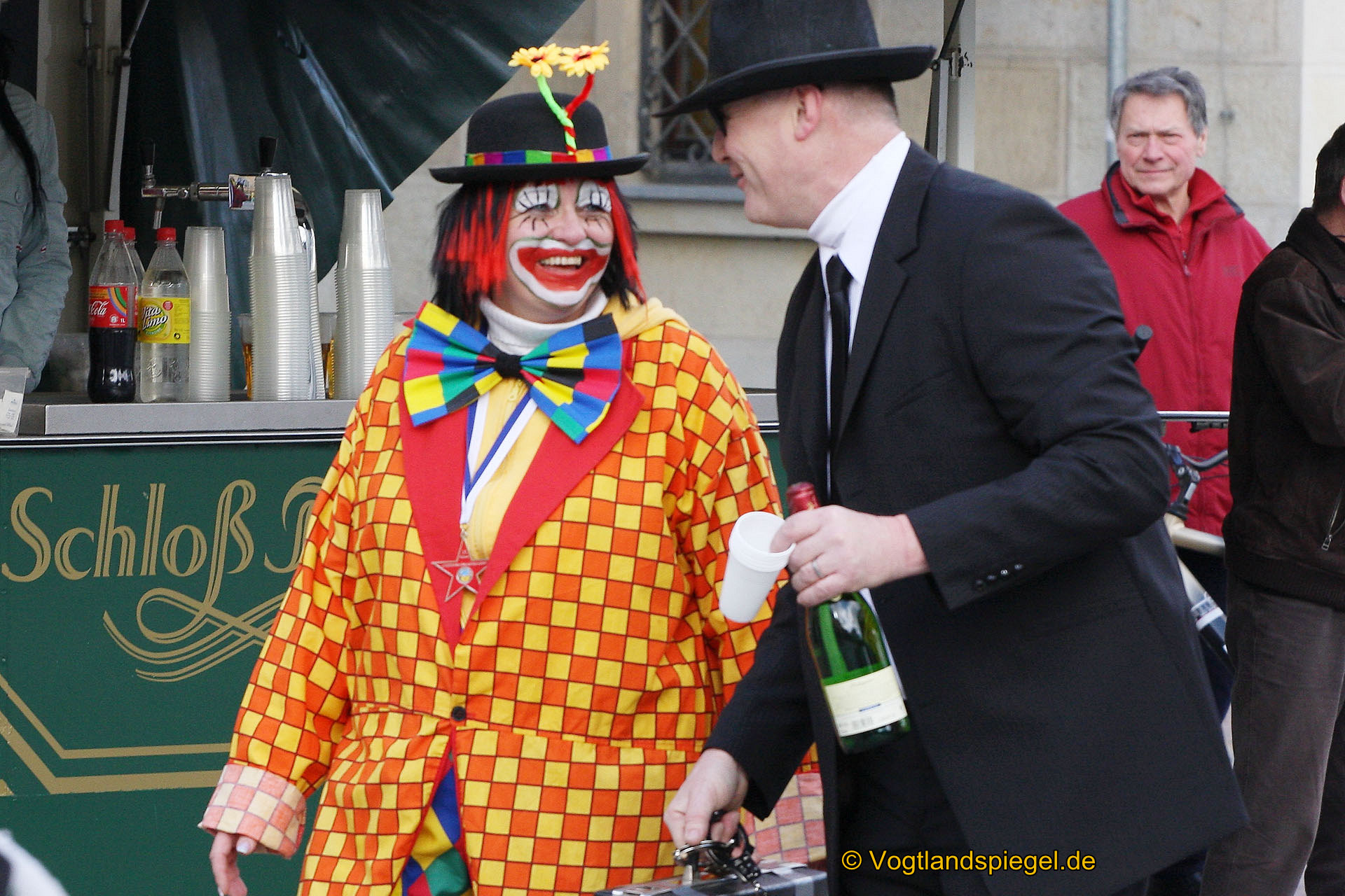 Achtzehn Vereine präsentieren sich beim 16. Rosenmontagsumzug durch Greiz