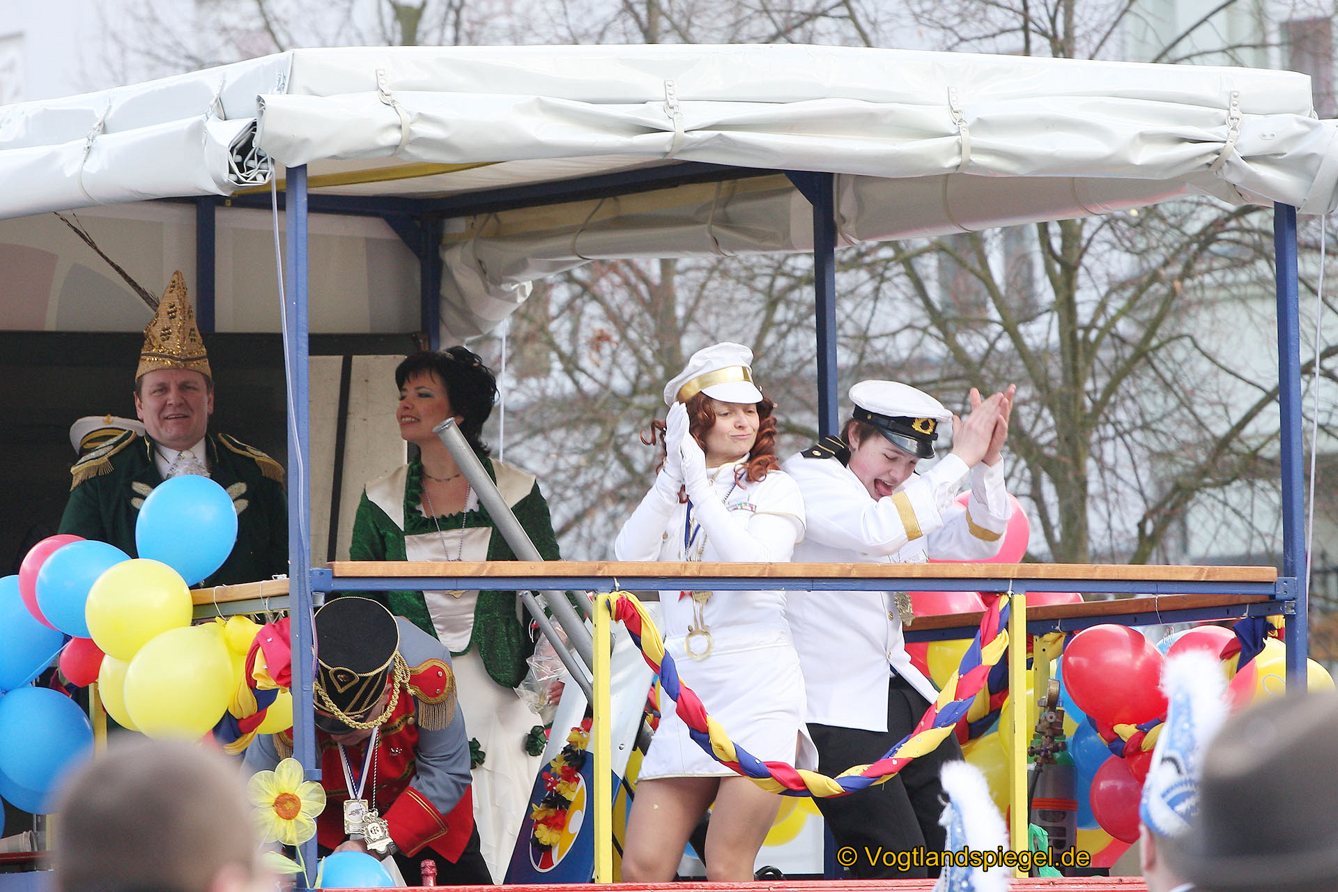 Achtzehn Vereine präsentieren sich beim 16. Rosenmontagsumzug durch Greiz