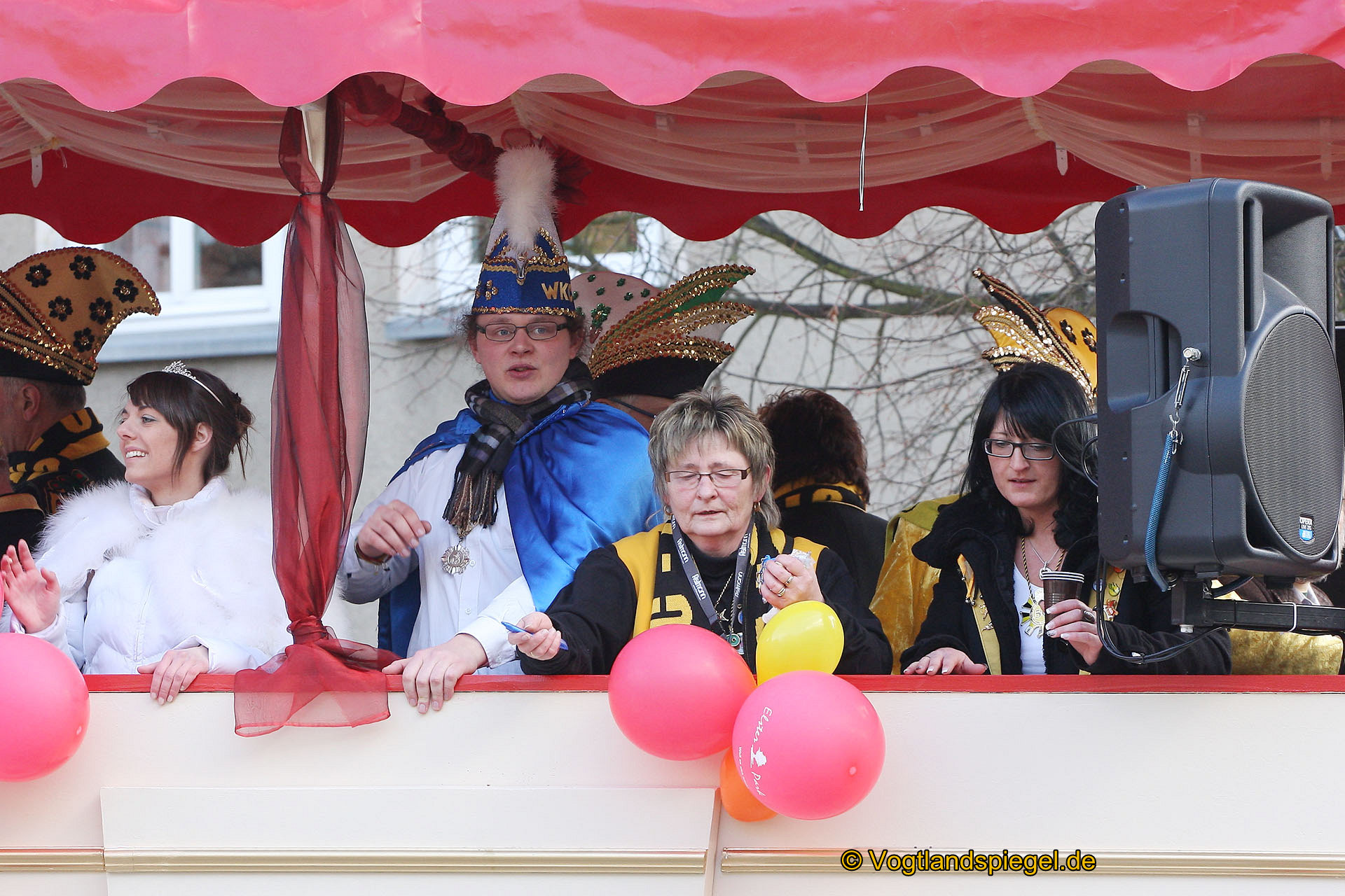 Achtzehn Vereine präsentieren sich beim 16. Rosenmontagsumzug durch Greiz
