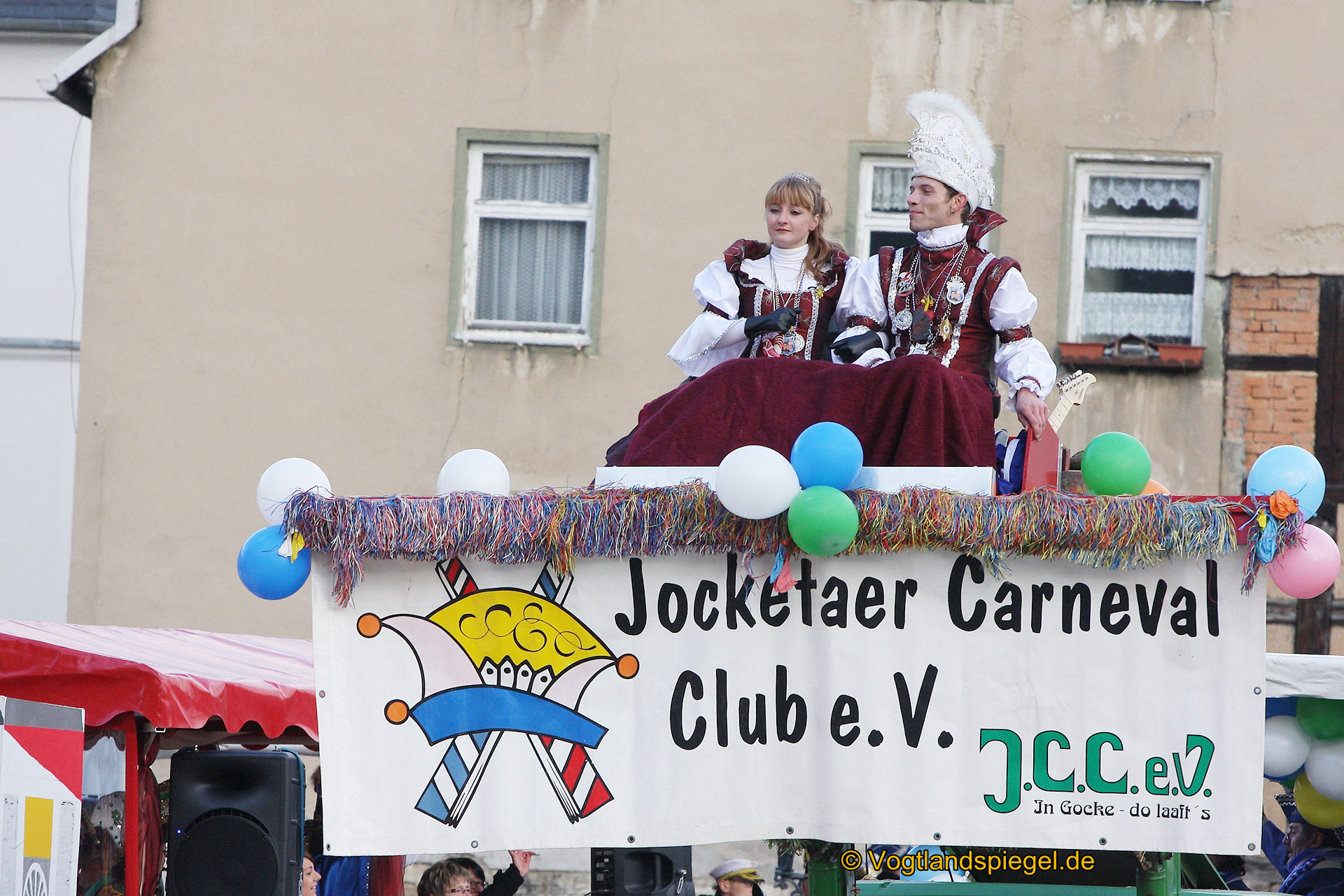 Achtzehn Vereine präsentieren sich beim 16. Rosenmontagsumzug durch Greiz