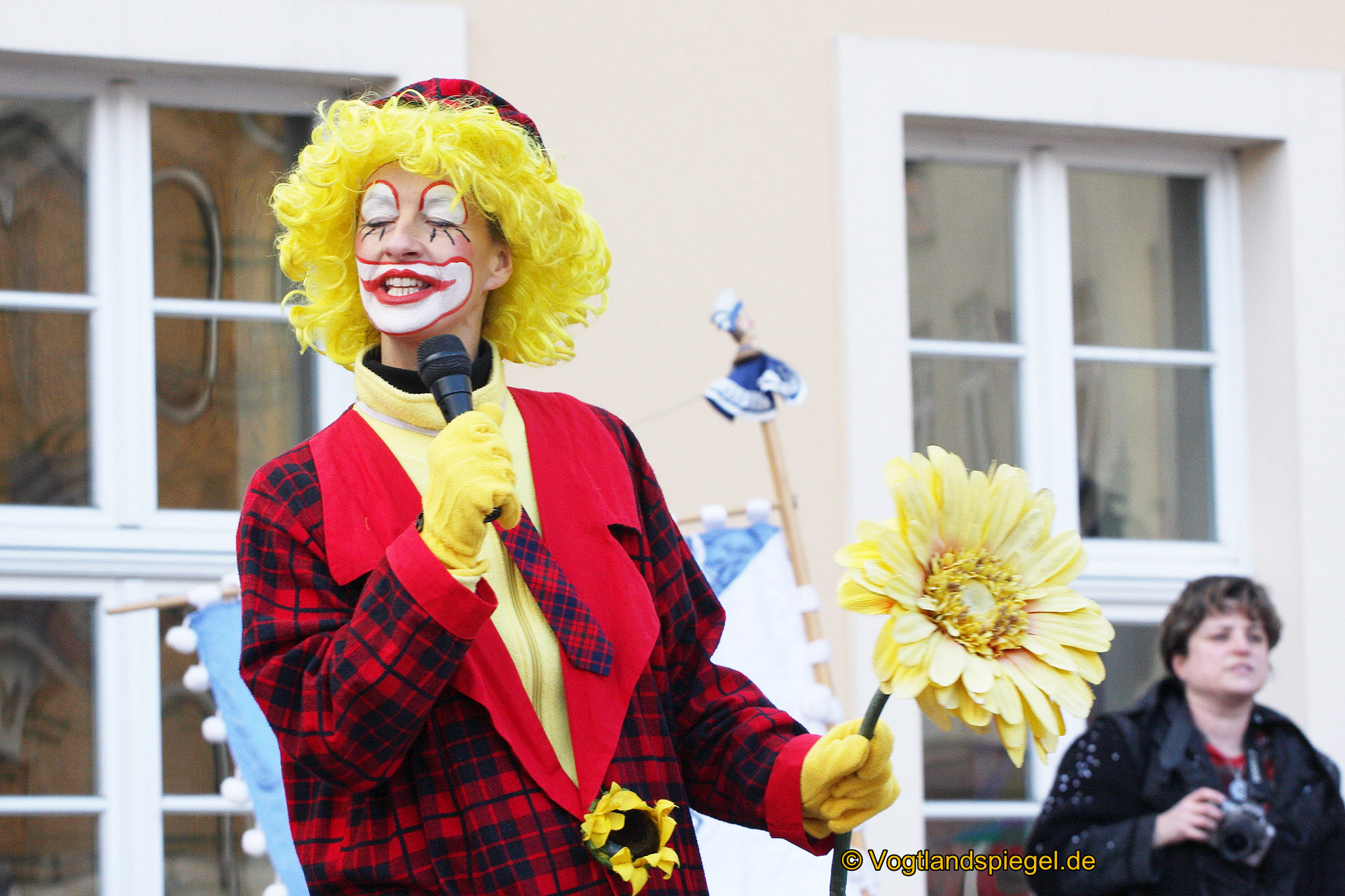 Achtzehn Vereine präsentieren sich beim 16. Rosenmontagsumzug durch Greiz