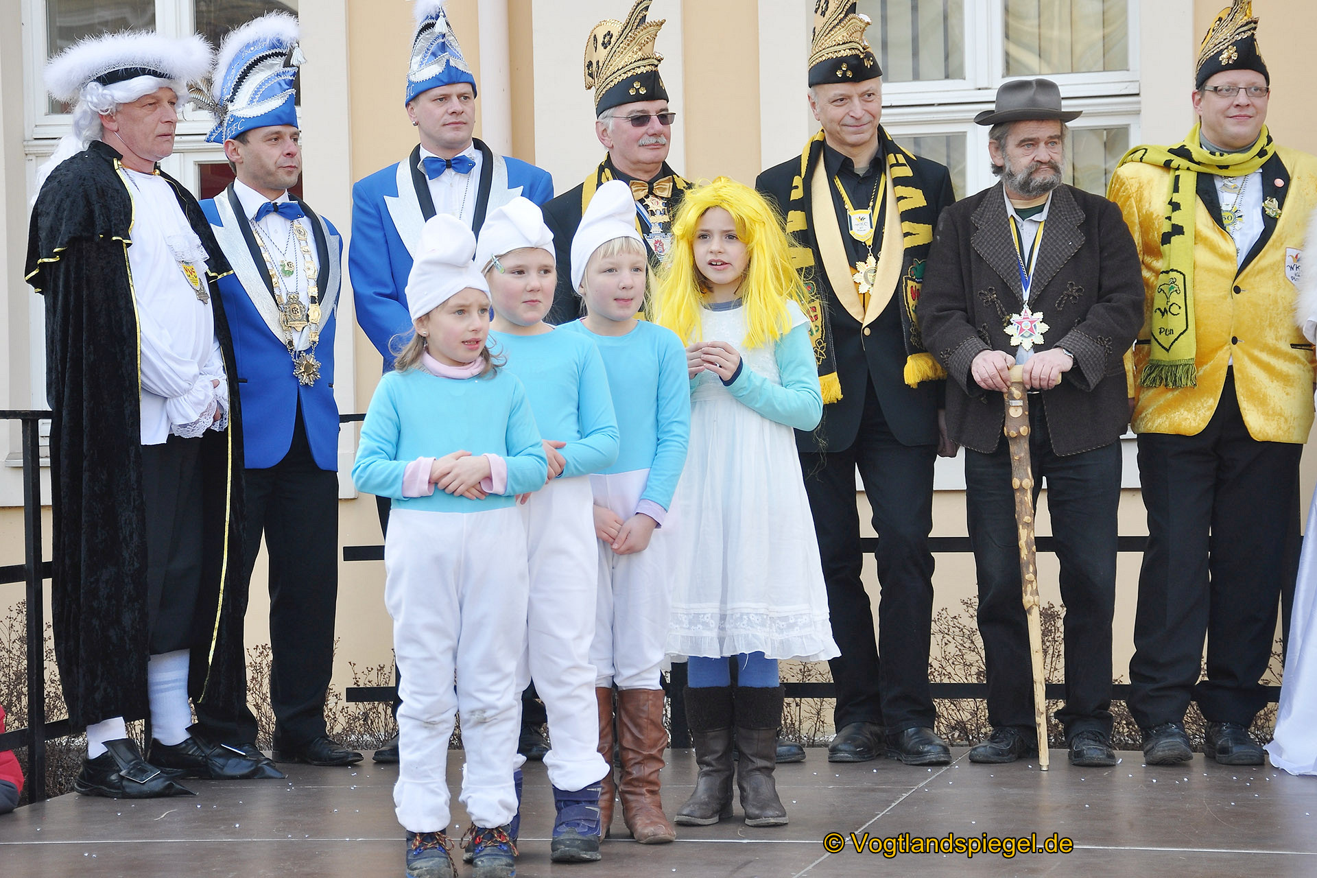 Achtzehn Vereine präsentieren sich beim 16. Rosenmontagsumzug durch Greiz