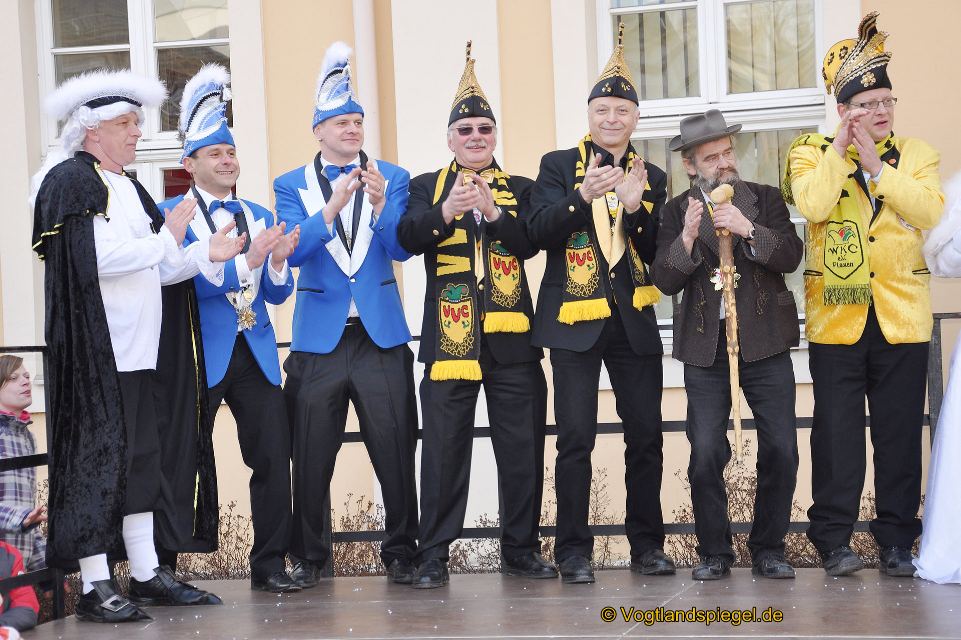 Achtzehn Vereine präsentieren sich beim 16. Rosenmontagsumzug durch Greiz