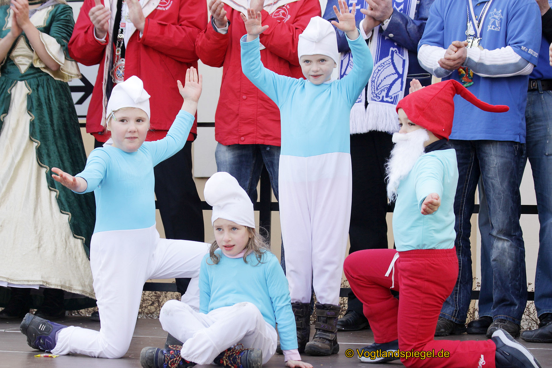Achtzehn Vereine präsentieren sich beim 16. Rosenmontagsumzug durch Greiz