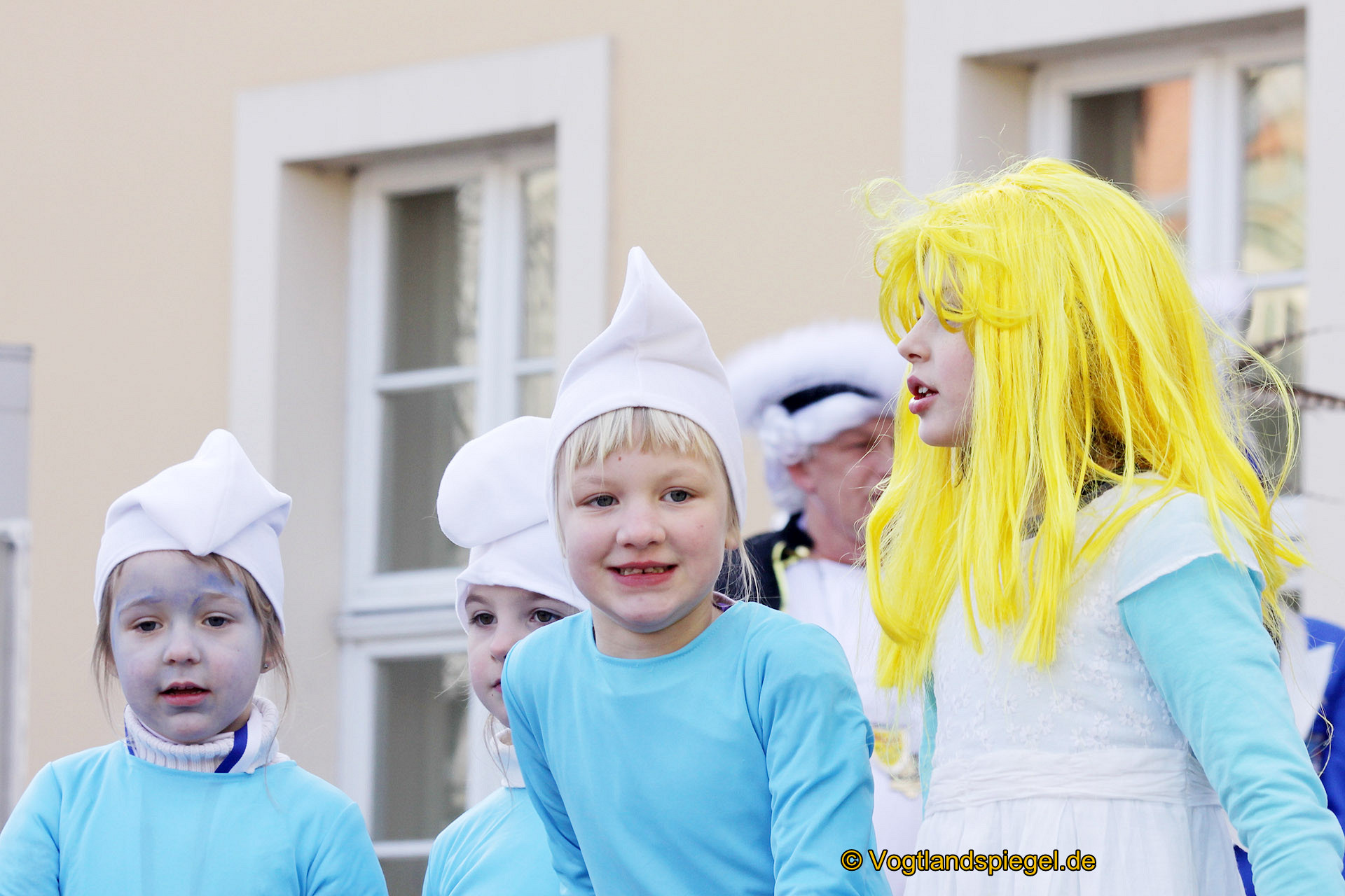Achtzehn Vereine präsentieren sich beim 16. Rosenmontagsumzug durch Greiz
