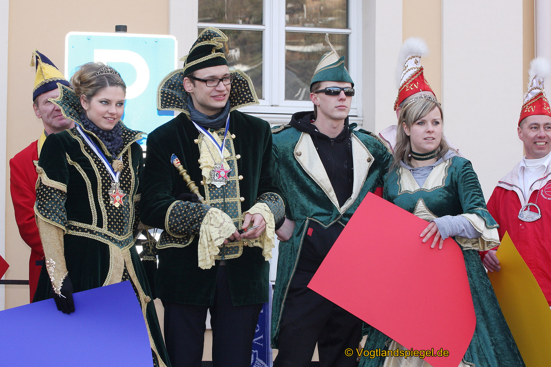 Achtzehn Vereine präsentieren sich beim 16. Rosenmontagsumzug durch Greiz