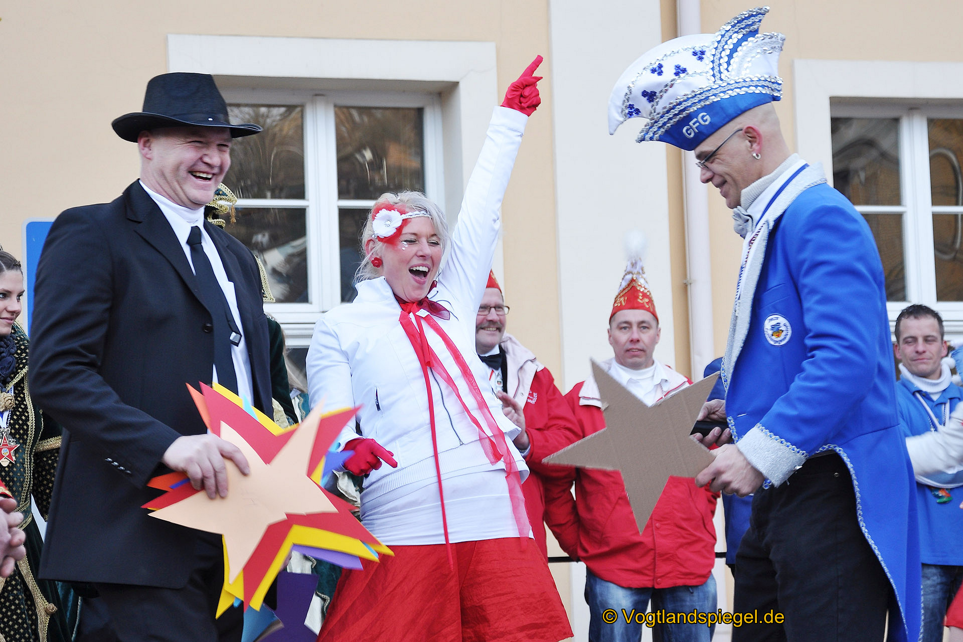 Achtzehn Vereine präsentieren sich beim 16. Rosenmontagsumzug durch Greiz