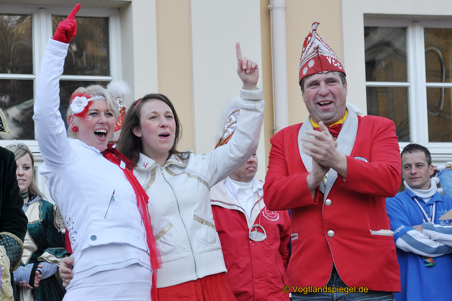 Achtzehn Vereine präsentieren sich beim 16. Rosenmontagsumzug durch Greiz