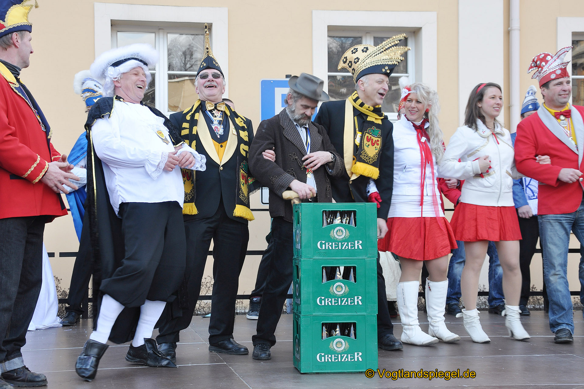 Achtzehn Vereine präsentieren sich beim 16. Rosenmontagsumzug durch Greiz