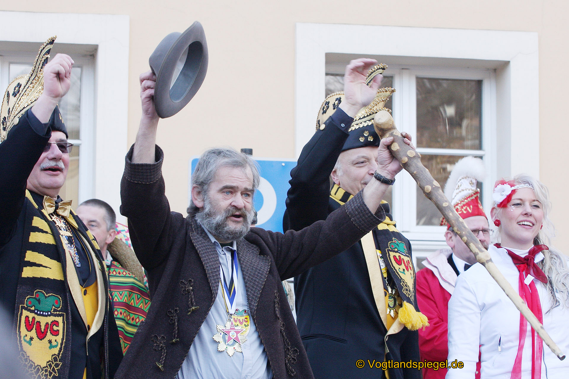 Achtzehn Vereine präsentieren sich beim 16. Rosenmontagsumzug durch Greiz
