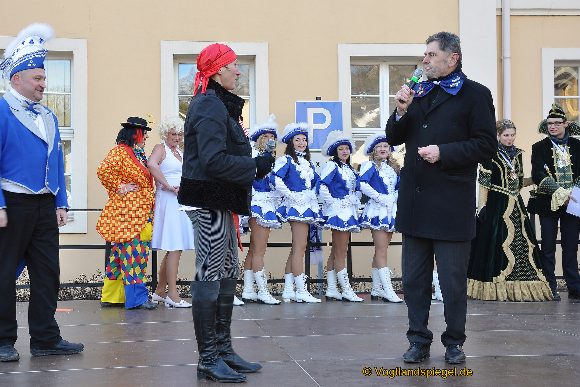 Achtzehn Vereine präsentieren sich beim 16. Rosenmontagsumzug durch Greiz