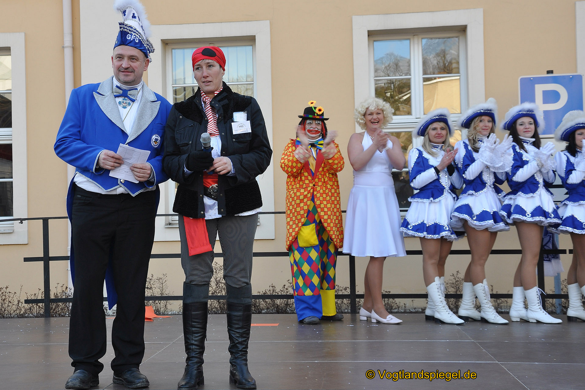 Achtzehn Vereine präsentieren sich beim 16. Rosenmontagsumzug durch Greiz