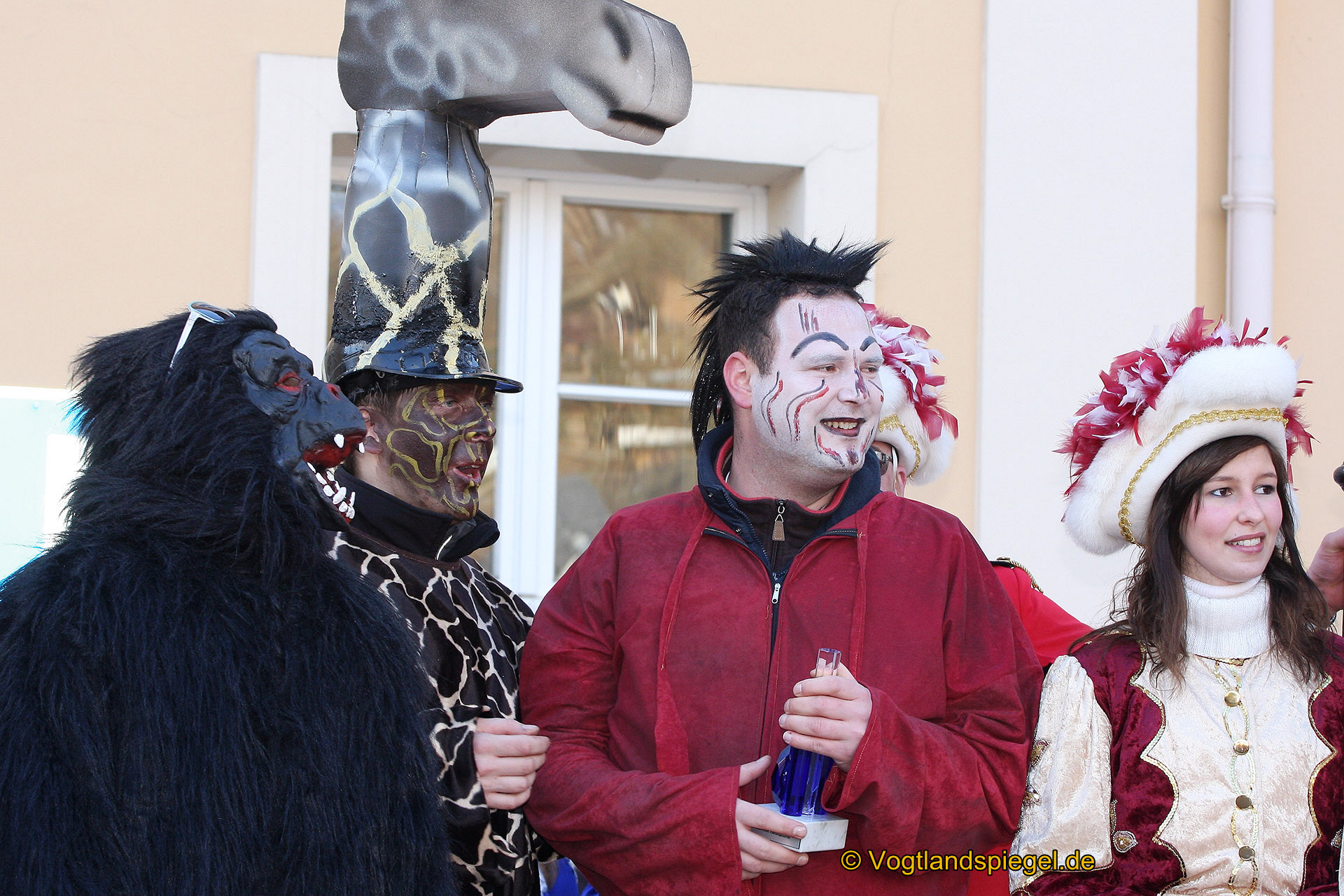 Achtzehn Vereine präsentieren sich beim 16. Rosenmontagsumzug durch Greiz