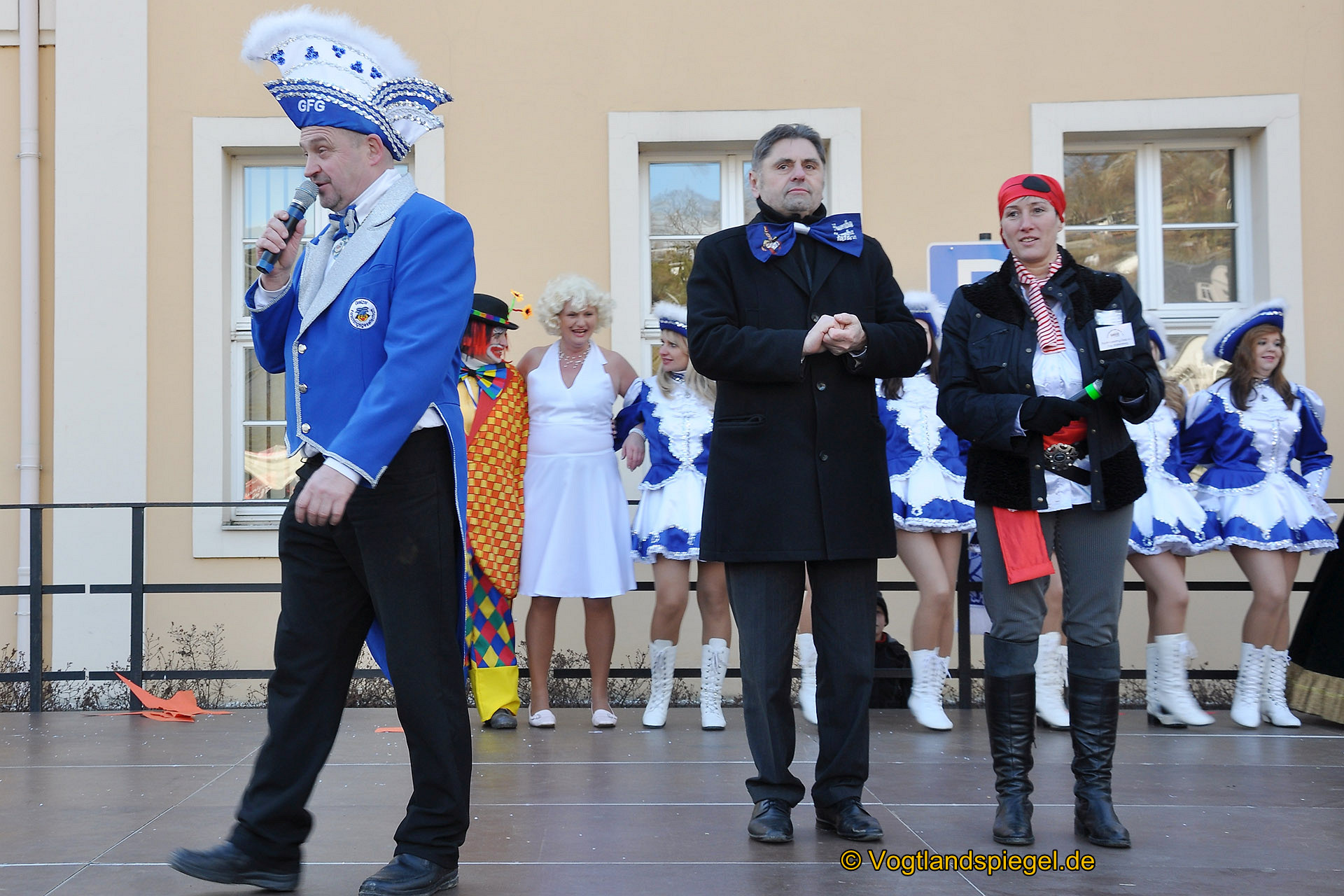 Achtzehn Vereine präsentieren sich beim 16. Rosenmontagsumzug durch Greiz