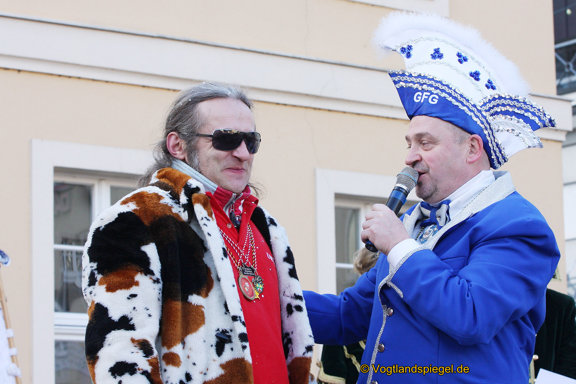 Achtzehn Vereine präsentieren sich beim 16. Rosenmontagsumzug durch Greiz