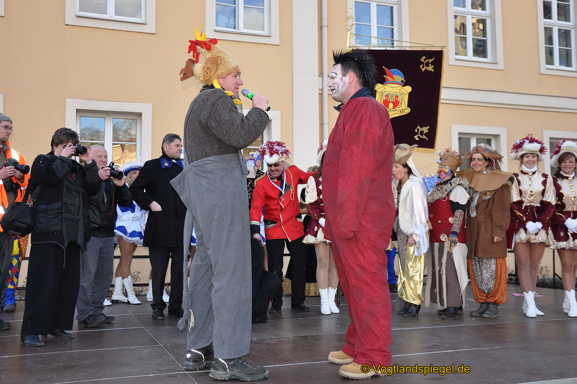 Achtzehn Vereine präsentieren sich beim 16. Rosenmontagsumzug durch Greiz