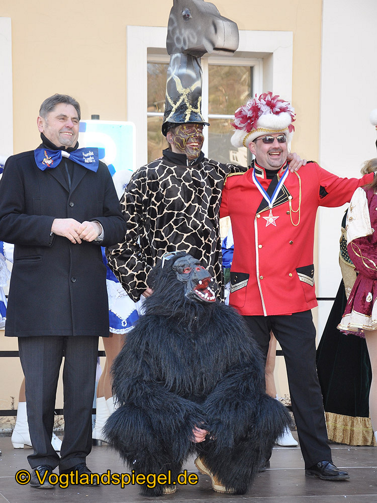Achtzehn Vereine präsentieren sich beim 16. Rosenmontagsumzug durch Greiz