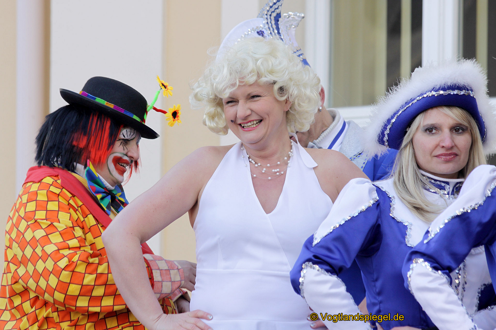 Achtzehn Vereine präsentieren sich beim 16. Rosenmontagsumzug durch Greiz