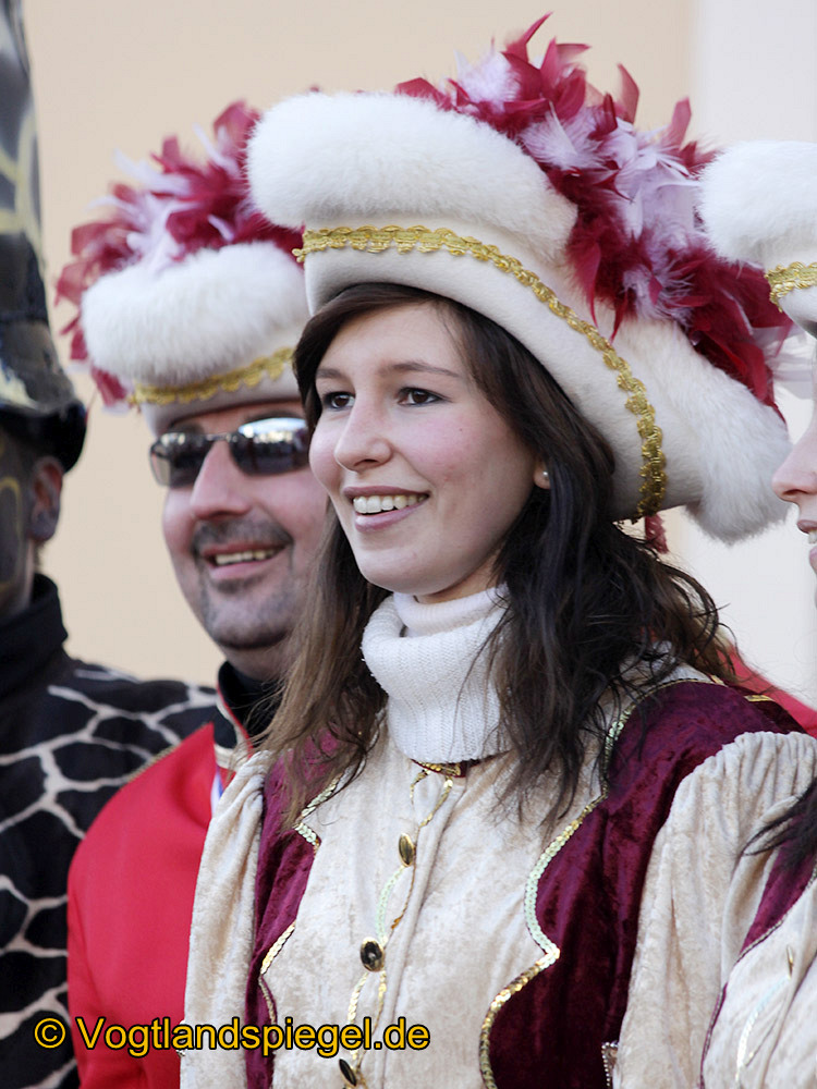 Achtzehn Vereine präsentieren sich beim 16. Rosenmontagsumzug durch Greiz