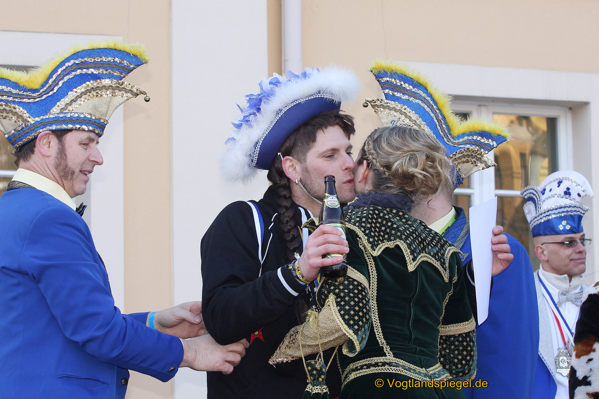 Achtzehn Vereine präsentieren sich beim 16. Rosenmontagsumzug durch Greiz