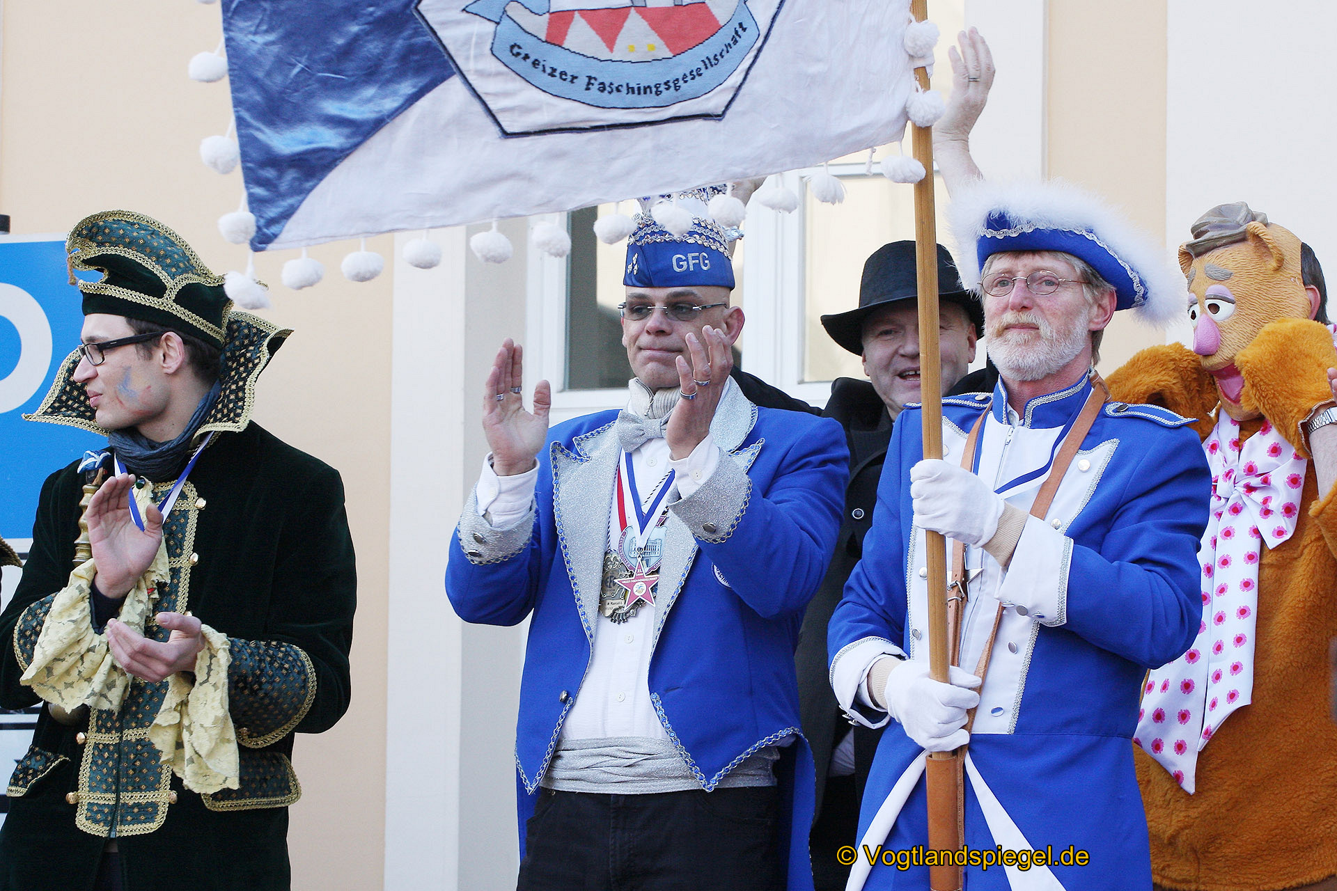 Achtzehn Vereine präsentieren sich beim 16. Rosenmontagsumzug durch Greiz