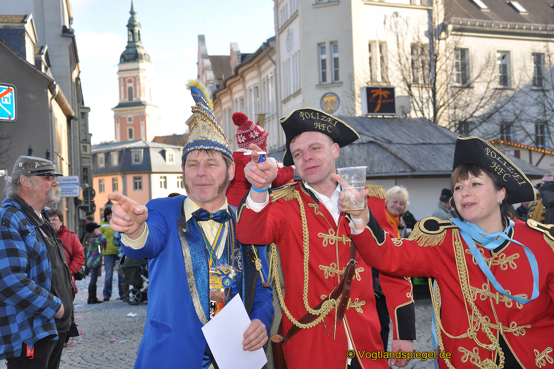 Achtzehn Vereine präsentieren sich beim 16. Rosenmontagsumzug durch Greiz