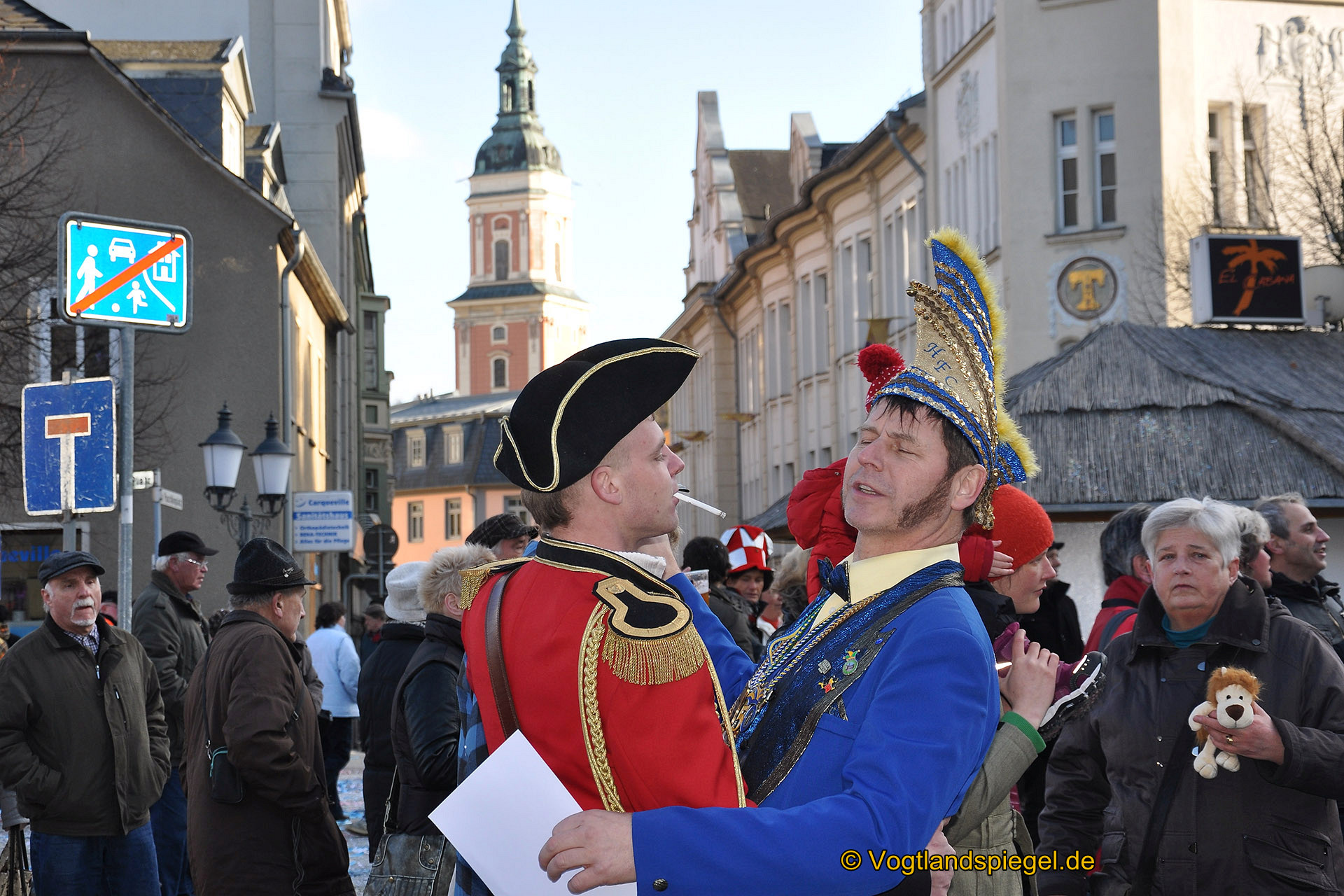 Achtzehn Vereine präsentieren sich beim 16. Rosenmontagsumzug durch Greiz