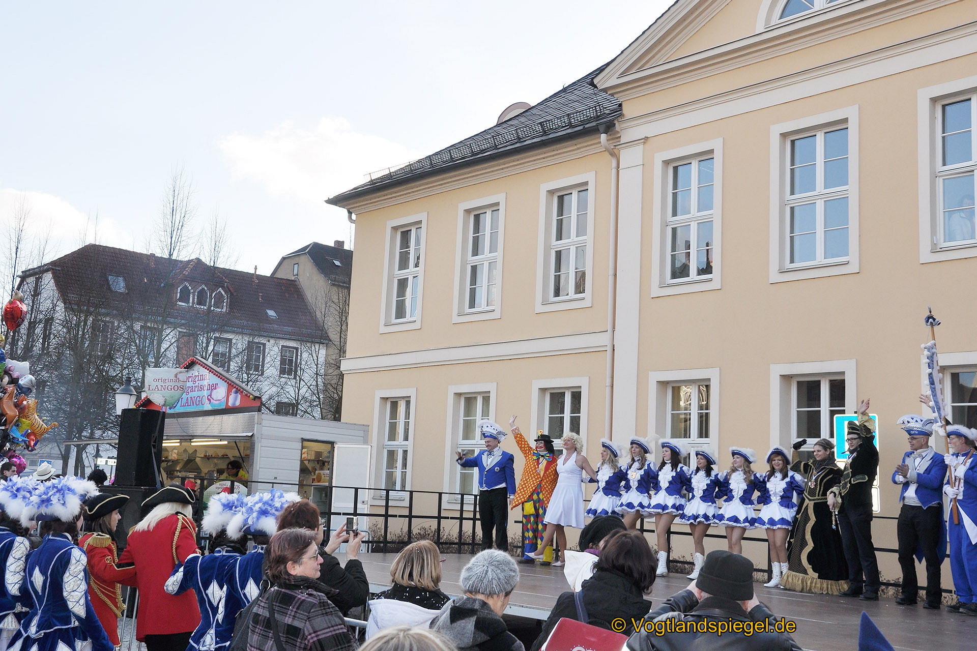 Achtzehn Vereine präsentieren sich beim 16. Rosenmontagsumzug durch Greiz