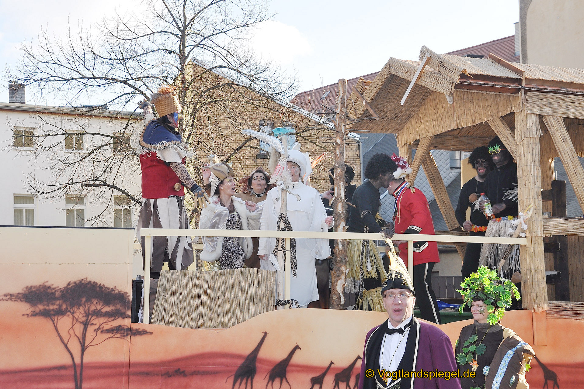 Achtzehn Vereine präsentieren sich beim 16. Rosenmontagsumzug durch Greiz