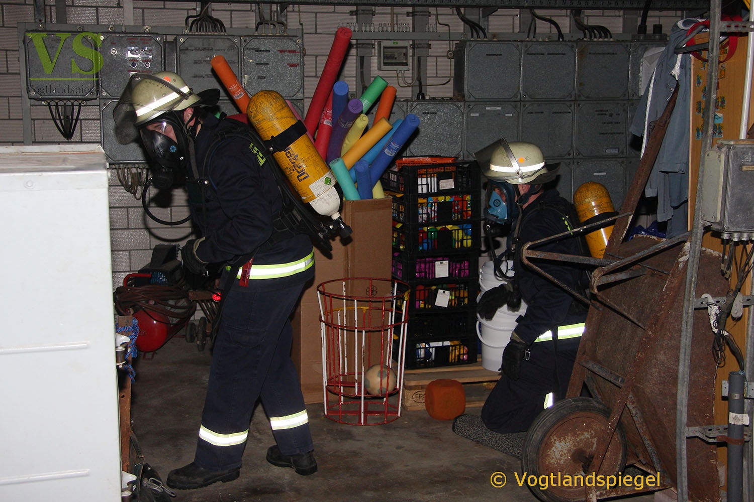 Kameraden der Greizer Feuerwehr bewiesen, dass sie auch bei einem Chlorgasunfall bestens gerüstet sind