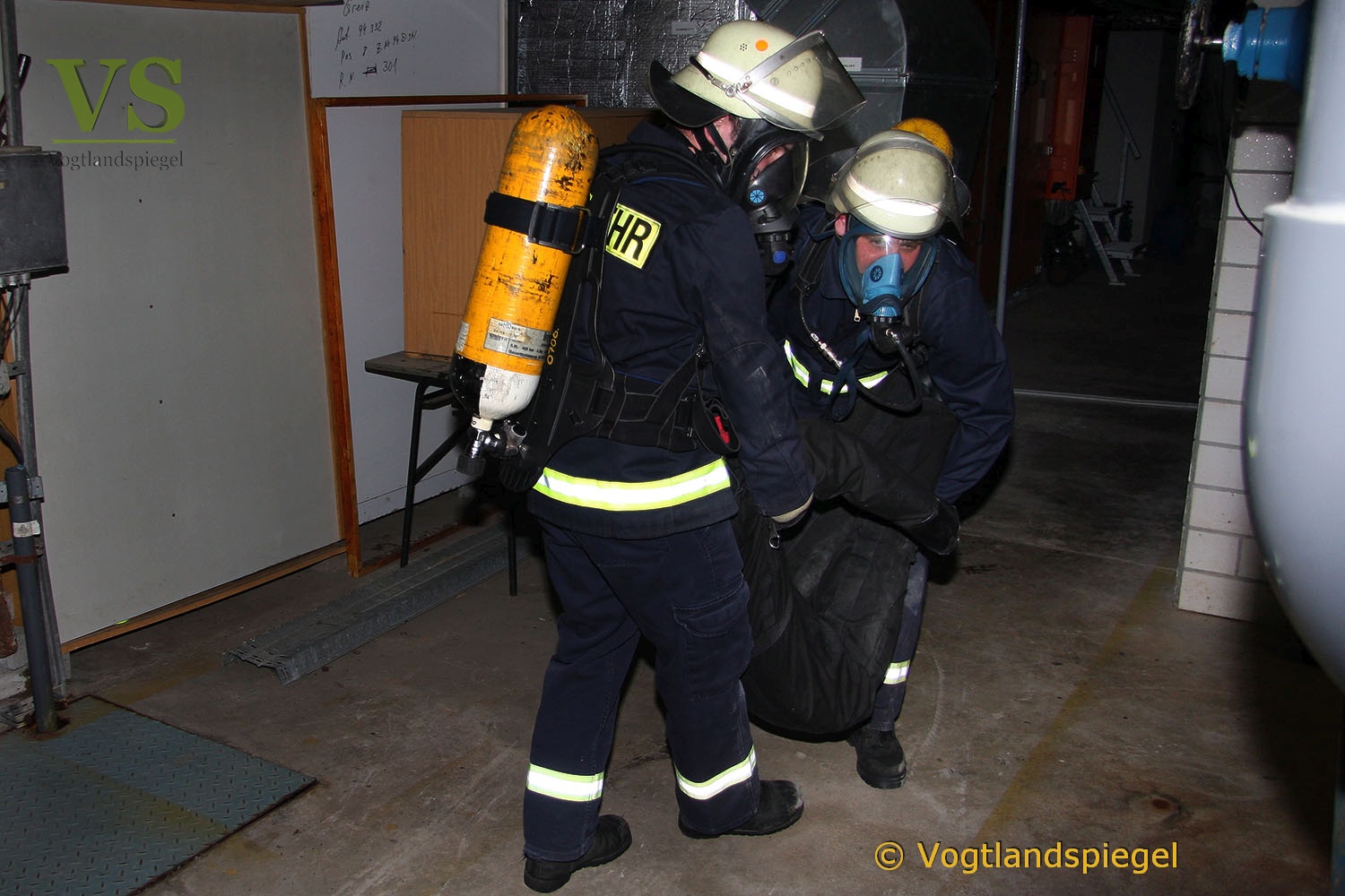 Kameraden der Greizer Feuerwehr bewiesen, dass sie auch bei einem Chlorgasunfall bestens gerüstet sind