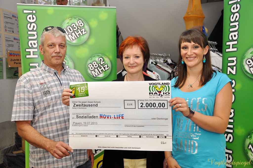 VOGTLAND RADIO übergibt 2000 Euro an Greizer Sozialladen »Novi Life«