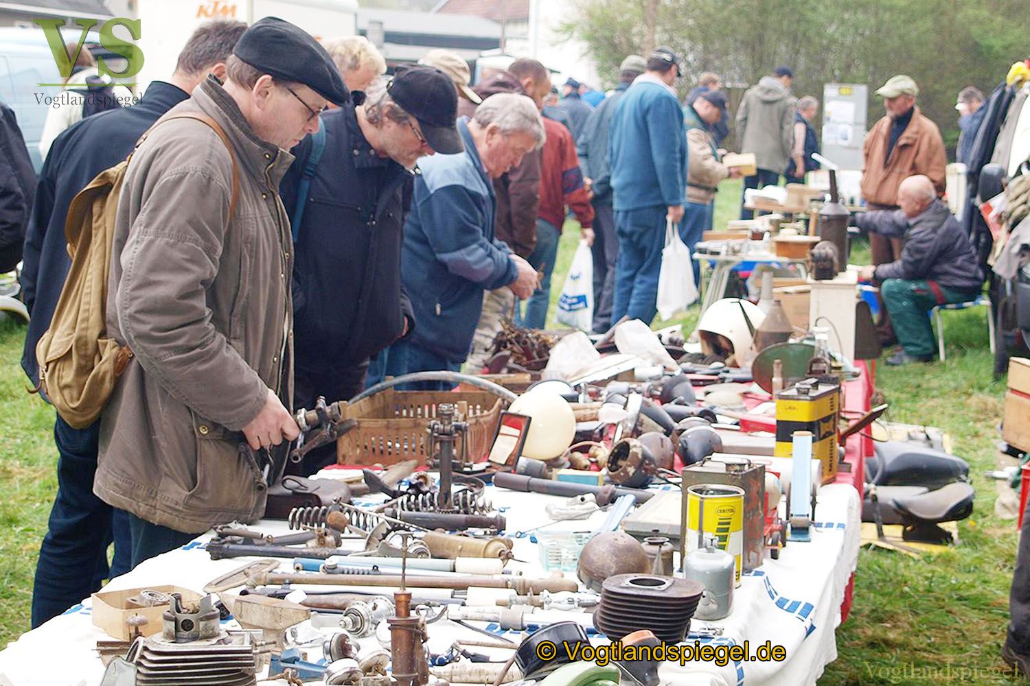 Gut besuchter Oldtimer-Teile-Markt in Greiz-Neumühle