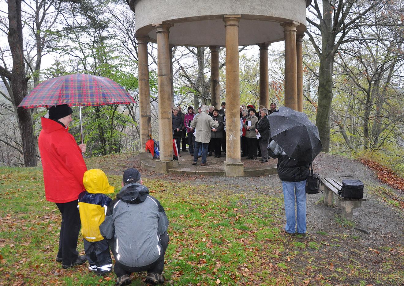 Traditionelles Singen des Cäcilienchores am Karfreitag im Gasparinentempel